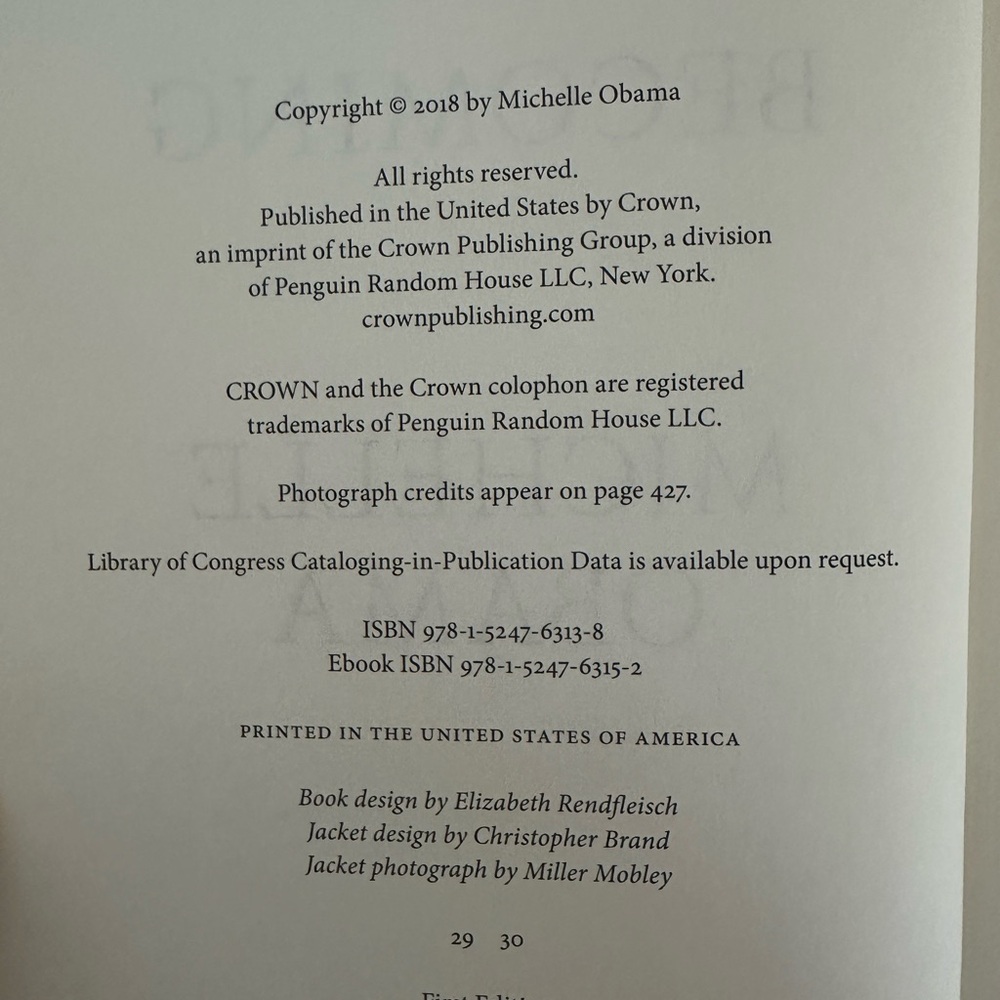 Becoming-Michelle Obama, Hardcover Book First Edition - Picture 3 of 3